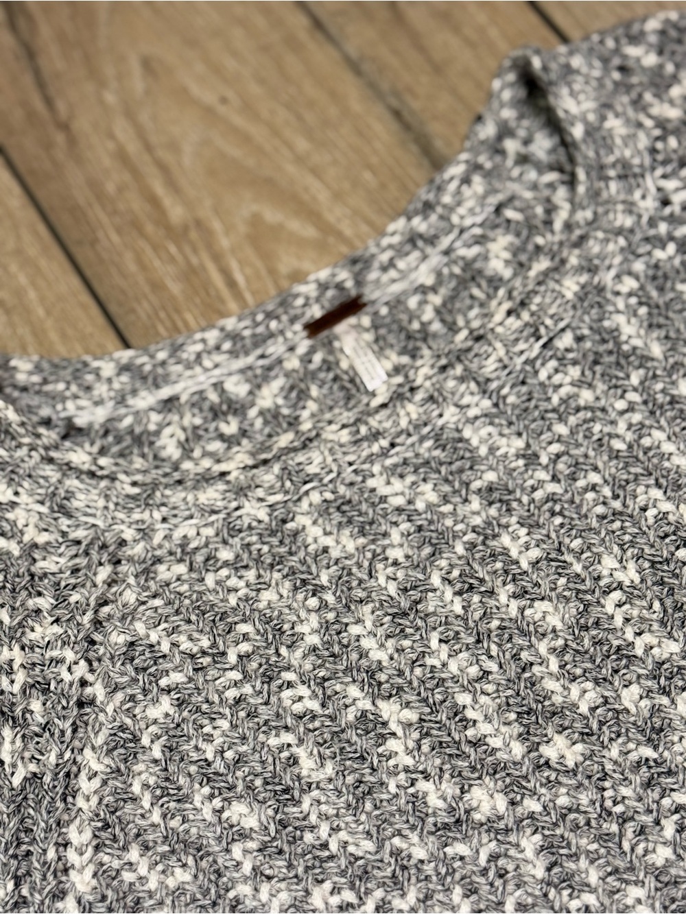 Free People Cropped Knit Sweater Marled Gray Ivory Size Small - Picture 8 of 13